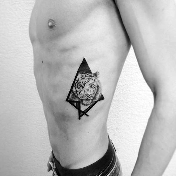 pequeno tatuaje masculino 05