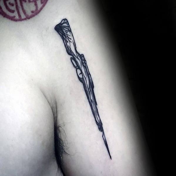 pequeno tatuaje masculino 13