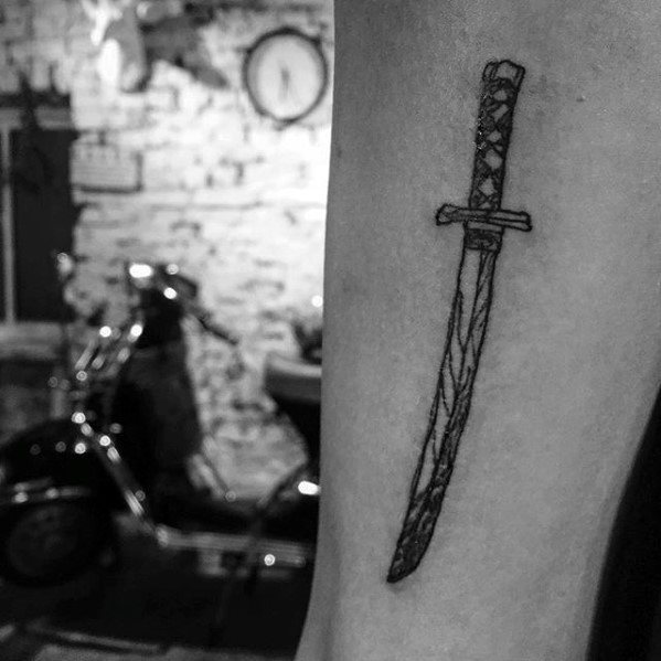 pequeno tatuaje masculino 20