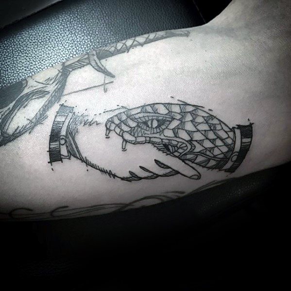 pequeno tatuaje masculino 21