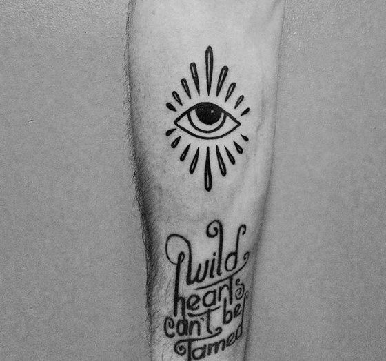 pequeno tatuaje masculino 33