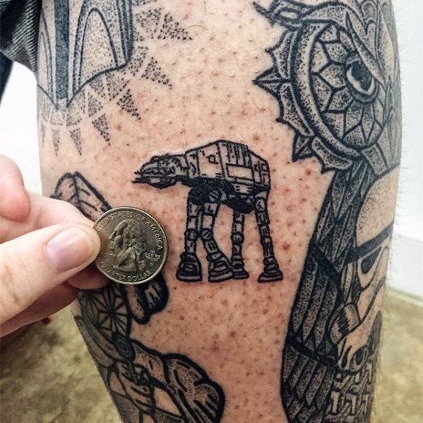 pequeno tatuaje masculino 43