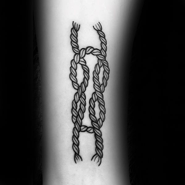 pequeno tatuaje masculino 44