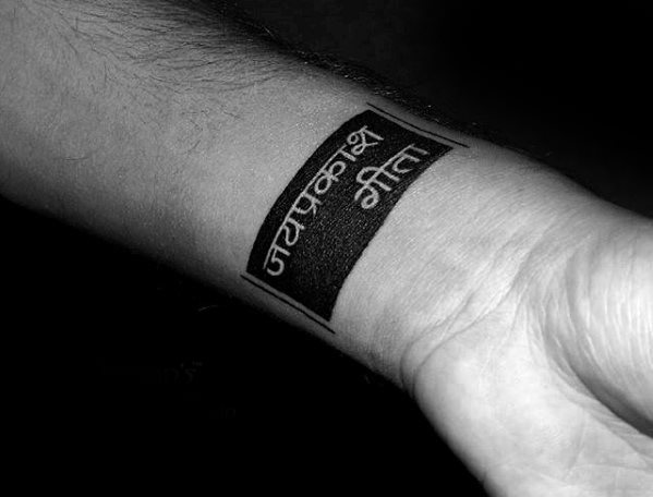 pequeno tatuaje masculino 45