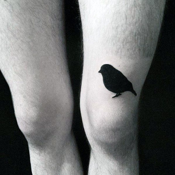 pequeno tatuaje minimalista para hombre 03