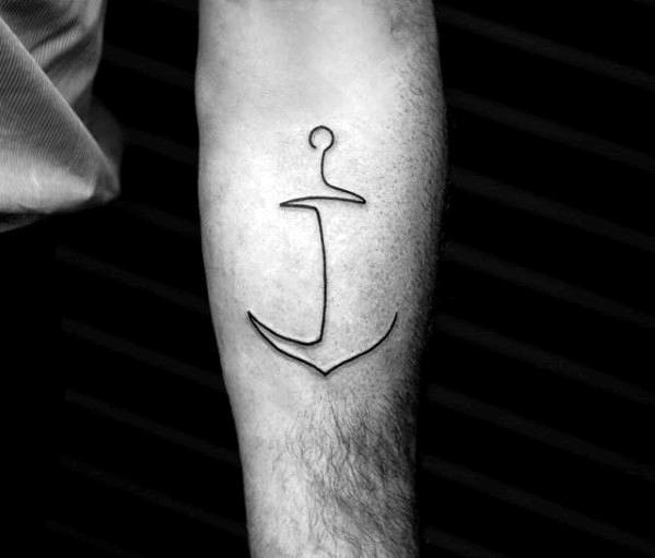 pequeno tatuaje minimalista para hombre 04