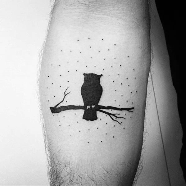 pequeno tatuaje minimalista para hombre 17