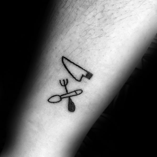 pequeno tatuaje minimalista para hombre 27