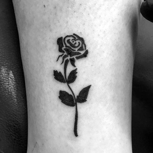 pequeno tatuaje minimalista para hombre 29