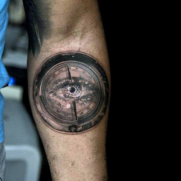 pequeno y unico tatuaje para hombre 01