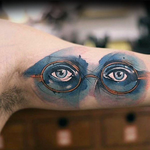 pequeno y unico tatuaje para hombre 11