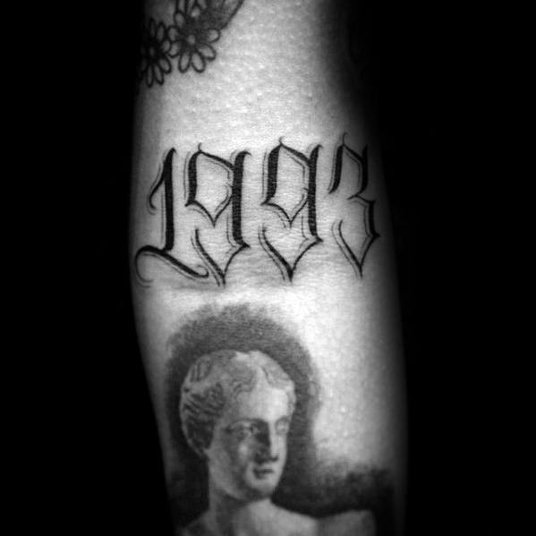 pequeno y unico tatuaje para hombre 13