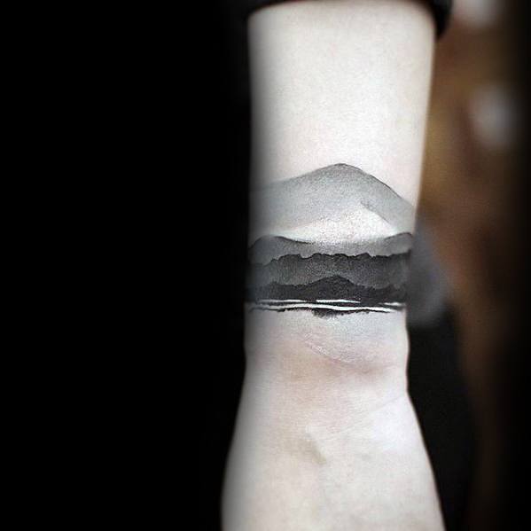 pequeno y unico tatuaje para hombre 21