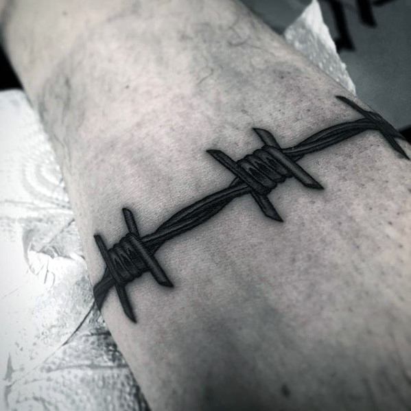 pequeno y unico tatuaje para hombre 31