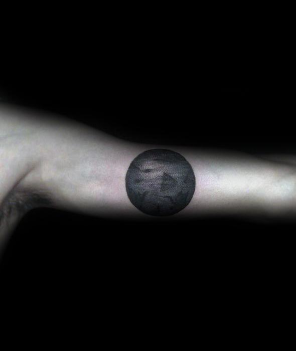 pequeno y unico tatuaje para hombre 32