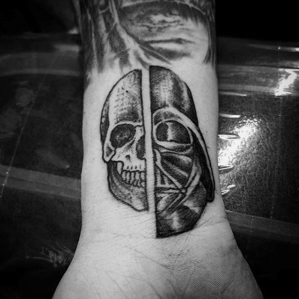 pequeno y unico tatuaje para hombre 42