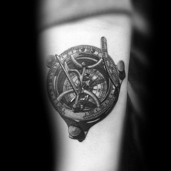 pequeno y unico tatuaje para hombre 45