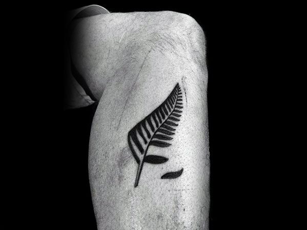 pequeno y unico tatuaje para hombre 47