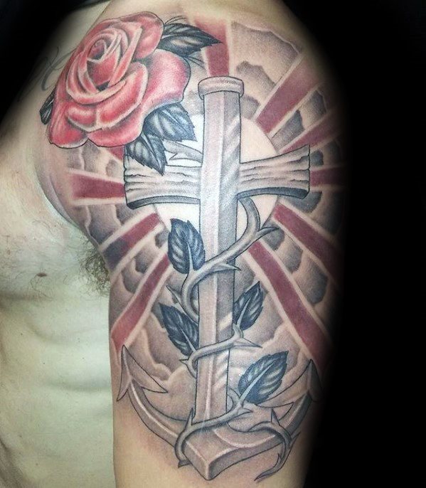 tatuaje ancla con cruz para hombre 13