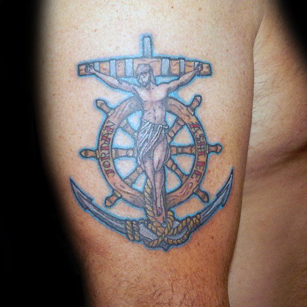 tatuaje ancla con cruz para hombre 18