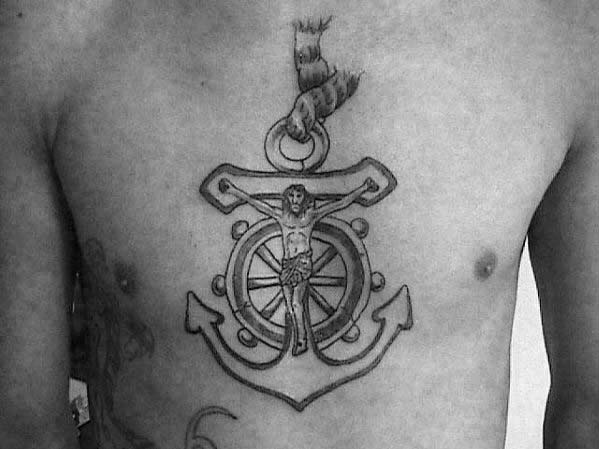 tatuaje ancla con cruz para hombre 29