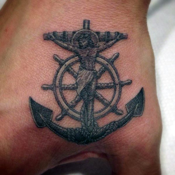 tatuaje ancla con cruz para hombre 31