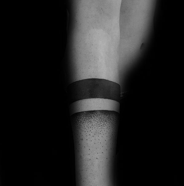 tatuaje brazalete antebrazo para hombre 02