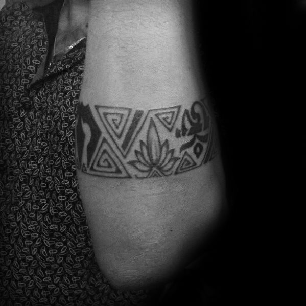 tatuaje brazalete antebrazo para hombre 06