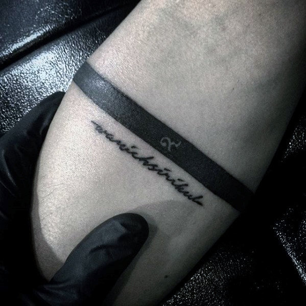 tatuaje brazalete antebrazo para hombre 13