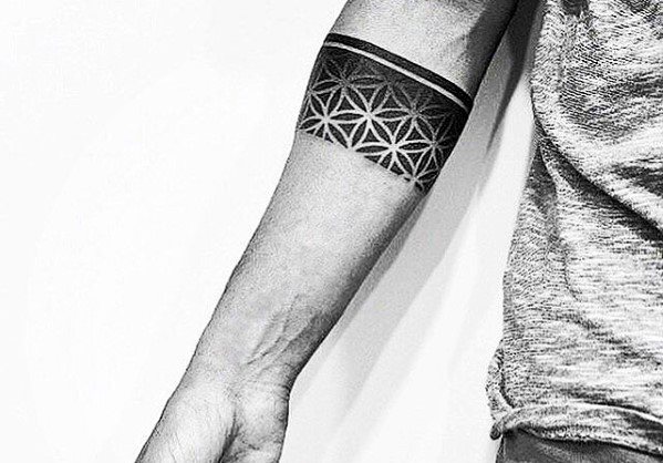 tatuaje brazalete antebrazo para hombre 17