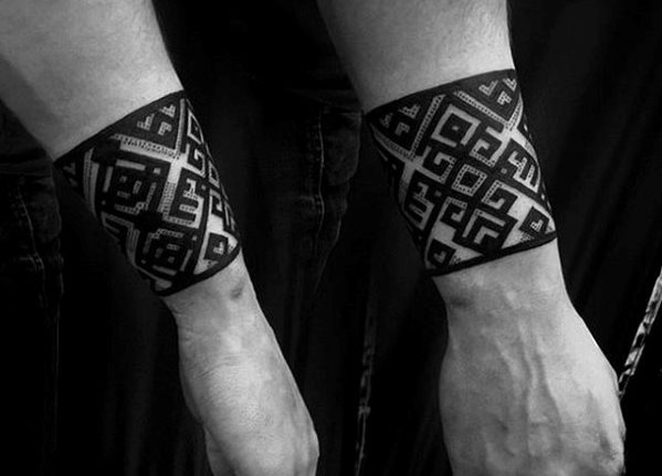 tatuaje brazalete antebrazo para hombre 18