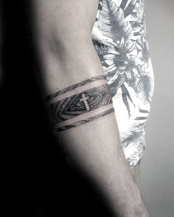 tatuaje brazalete antebrazo para hombre 25