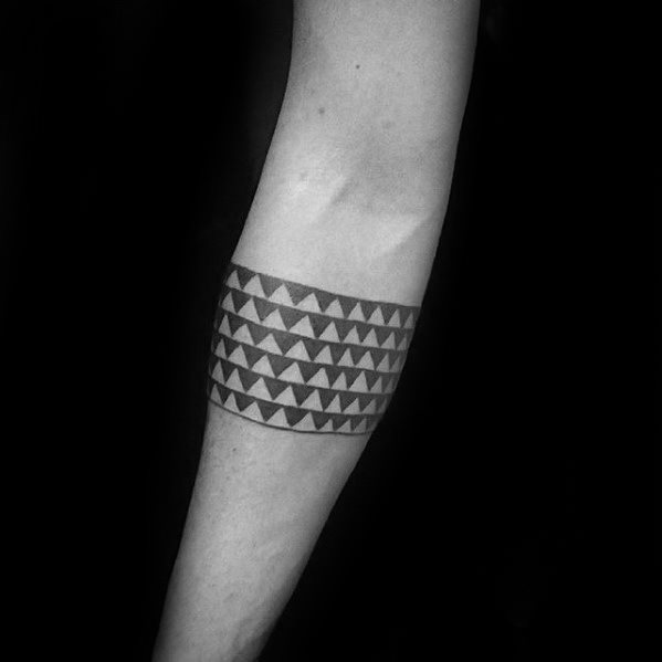 tatuaje brazalete antebrazo para hombre 26