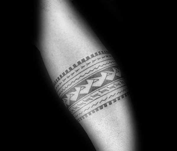 tatuaje brazalete antebrazo para hombre 27