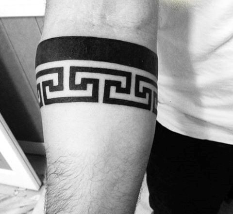 tatuaje brazalete antebrazo para hombre 30