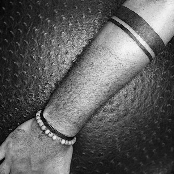 tatuaje brazalete antebrazo para hombre 33