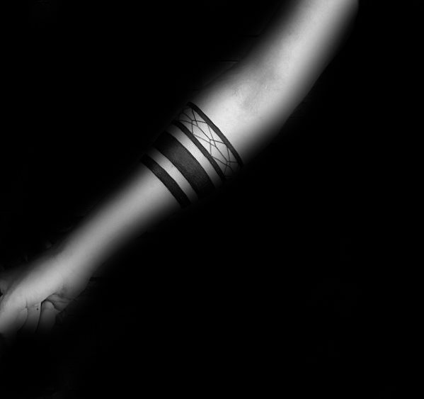 tatuaje brazalete antebrazo para hombre 48