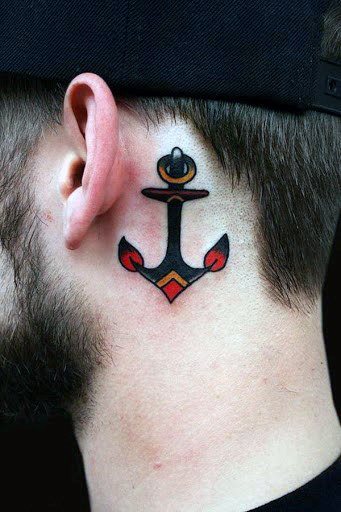 tatuaje en la oreja para hombre 03