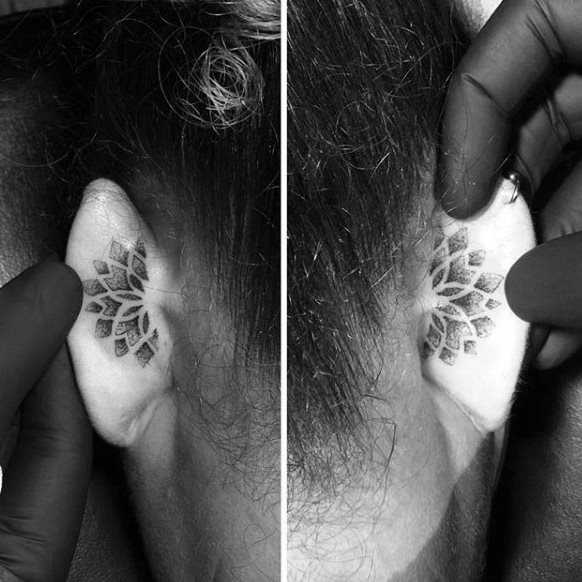tatuaje en la oreja para hombre 23