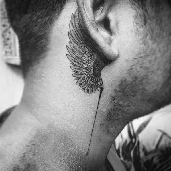 tatuaje en la oreja para hombre 41