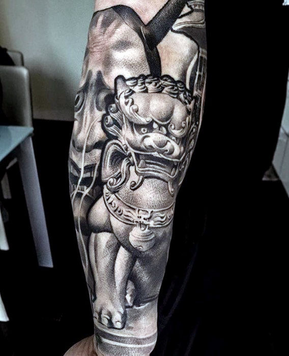 tatuaje extrano para hombre 20