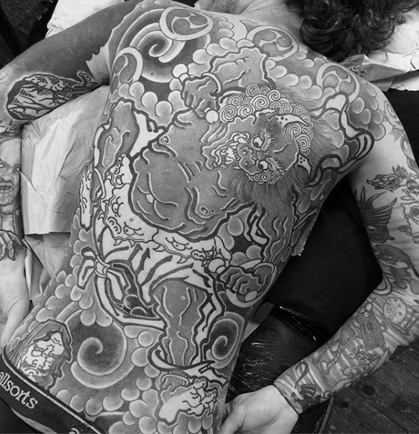 tatuaje extrano para hombre 26