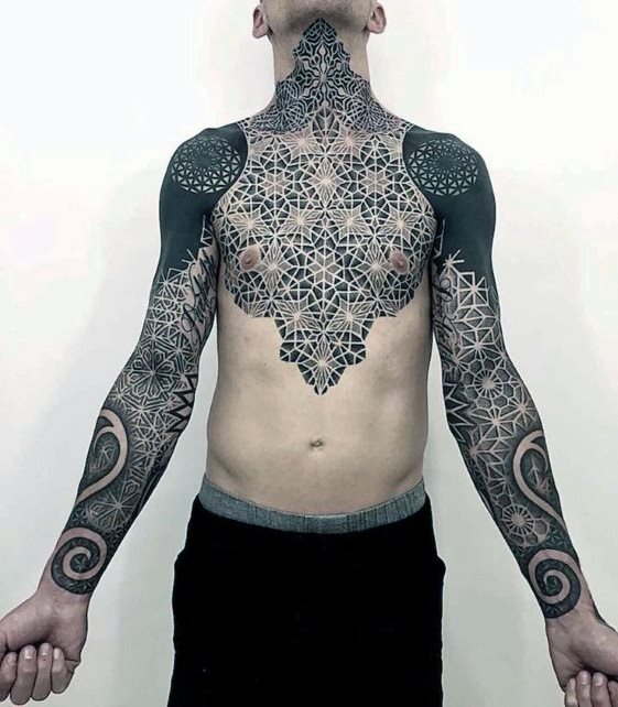 tatuaje geometrico manga para hombre 10