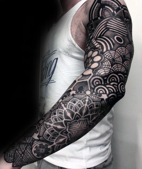 tatuaje geometrico manga para hombre 16