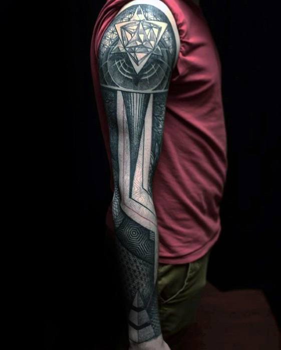 tatuaje geometrico manga para hombre 23