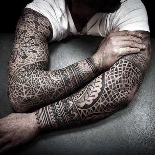 tatuaje geometrico manga para hombre