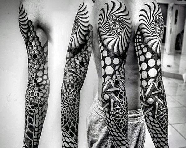 tatuaje geometrico manga para hombre 40