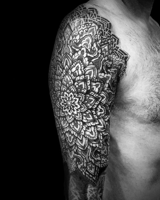 tatuaje geometrico manga para hombre 41