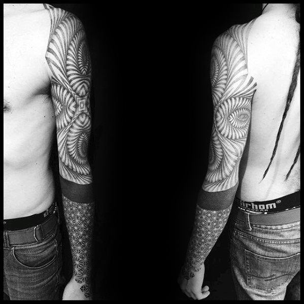 tatuaje geometrico manga para hombre 42