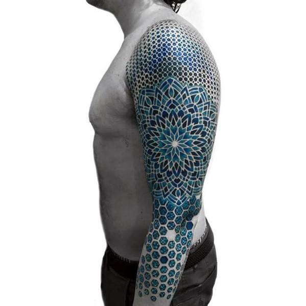 tatuaje geometrico manga para hombre 46